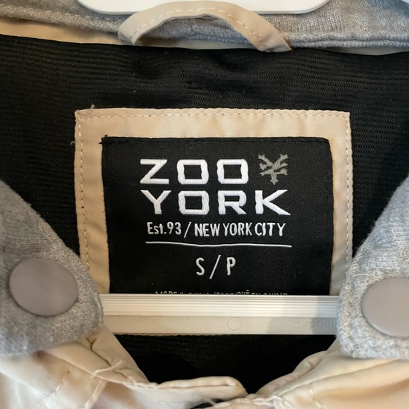 Zoo York windbreaker with detachable hood. - Picture 7 of 9